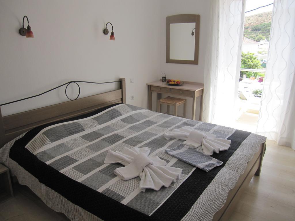 Lion-Suites Kalyves Chambre photo